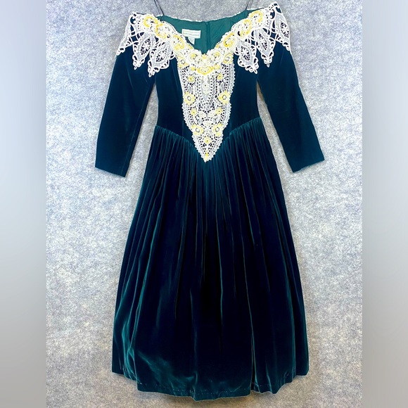 Jessica McClintock Dresses & Skirts - Jessica McClintok Vintage Velvet Lace‎ and Beaded Dress 4 Green 80’s Petticoat